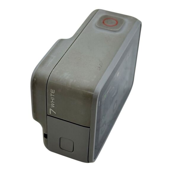 GoPro HERO7 Action Camera - Silver 4K with Suction Cup Mount, SD CARD - Picture 7 of 9